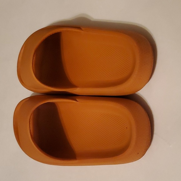 Cozi slides womens size 9. Super comfort, lightweight and waterproof. Tangerine. - Picture 4 of 5